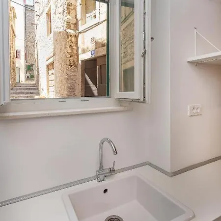 X Boutique Marinac & Sibenik