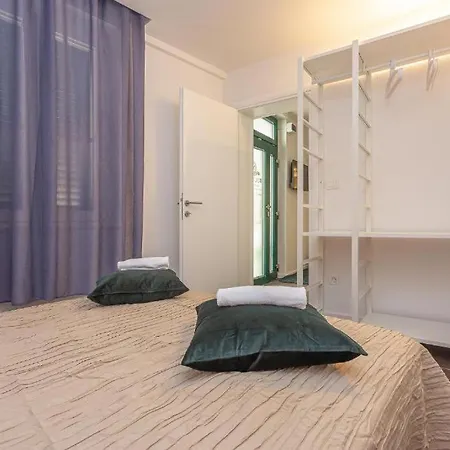 X Boutique Marinac & Apartment