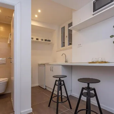 X Boutique Marinac & * Σίμπενικ