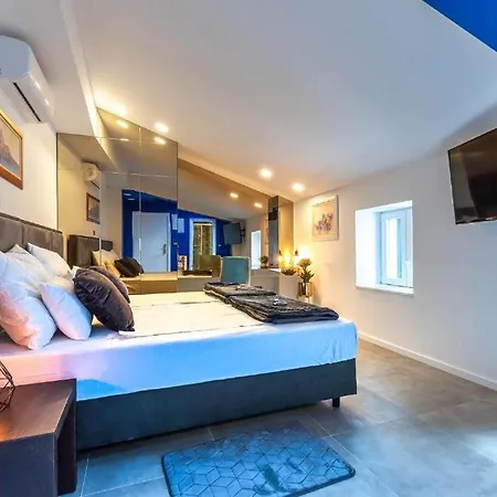 X Boutique Marinac & Apartamento Šibenik