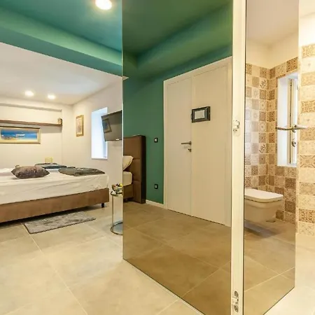 X Boutique Marinac & Sibenik