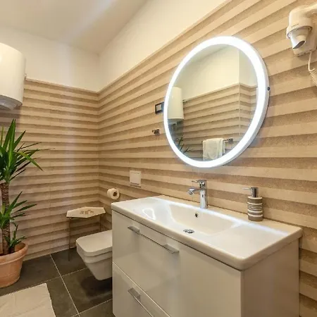 X Boutique Marinac & Apartment *