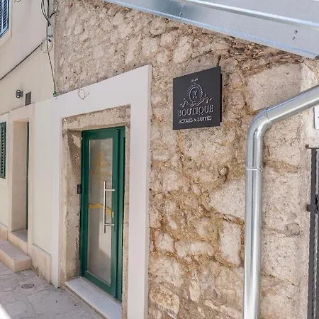 X Boutique Marinac & Apartment
