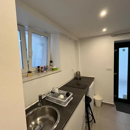 X Boutique Marinac & *