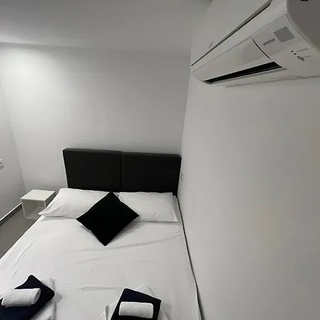 X Boutique Marinac & Apartment *