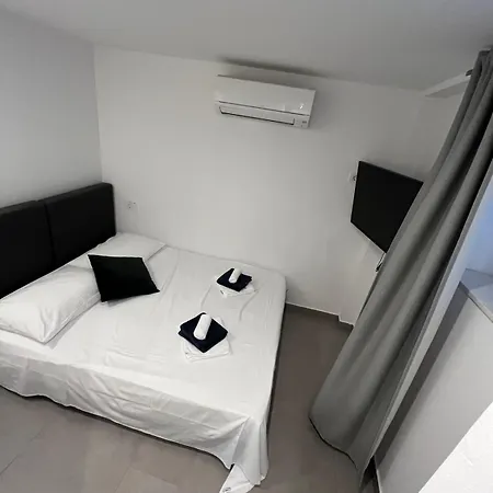 X Boutique Marinac &