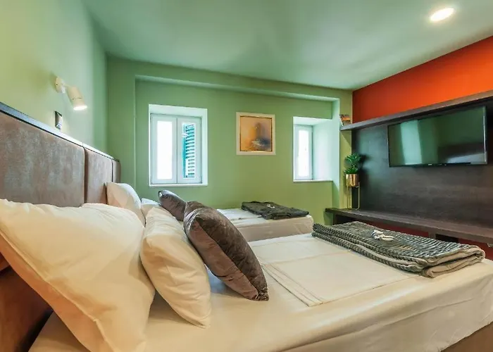 X Boutique Marinac &