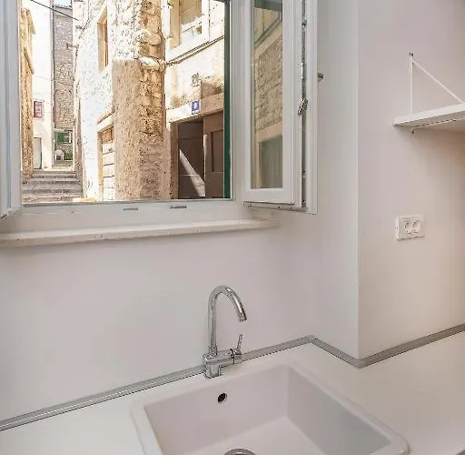 X Boutique Marinac & Sibenik