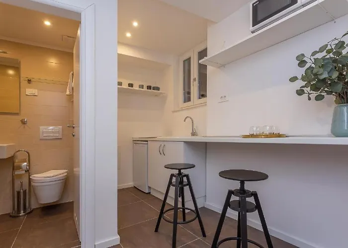 X Boutique Marinac & * Sibenik