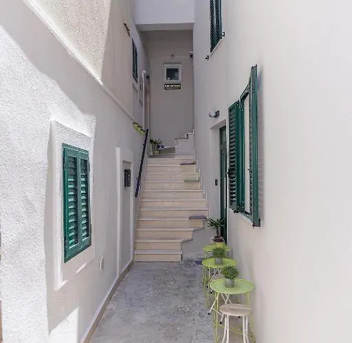 X Boutique Marinac & *