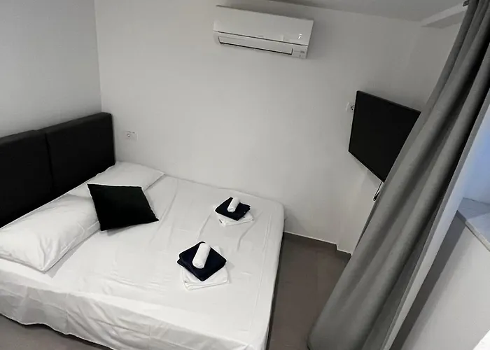 X Boutique Marinac &